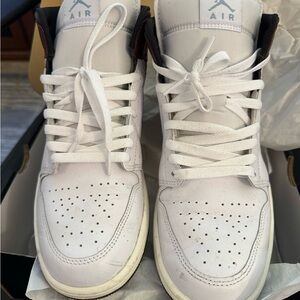 Jordan 1 Mid SE in White and Blue